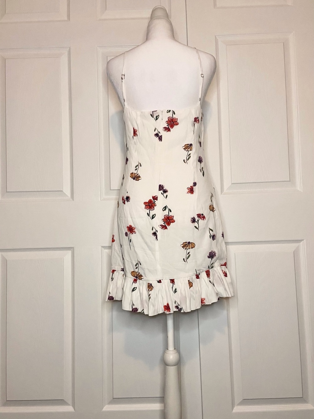 Mod on Trend White Floral Mini Dress